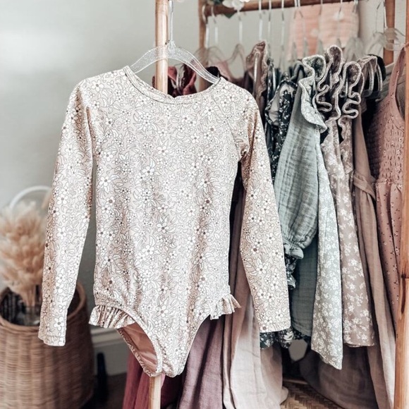 Quincy Mae Blooming Floral Flutter Rash Guard Swimsuit 3/4 - Picture 3 of 8